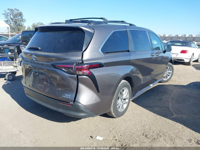 Toyota SIENNA XLE 2024 5TDYSKFC8RS124909 Image 4