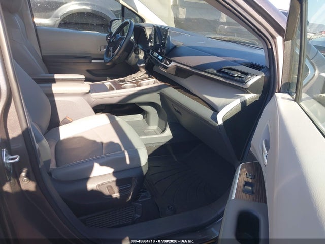 Toyota SIENNA XLE 2024 5TDYSKFC8RS124909 Image 5