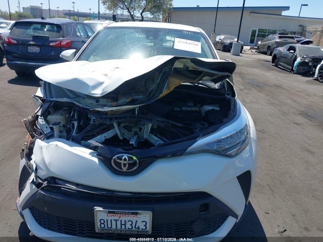 Toyota C-HR LE 2021 JTNKHMBX1M1098261 Image 13