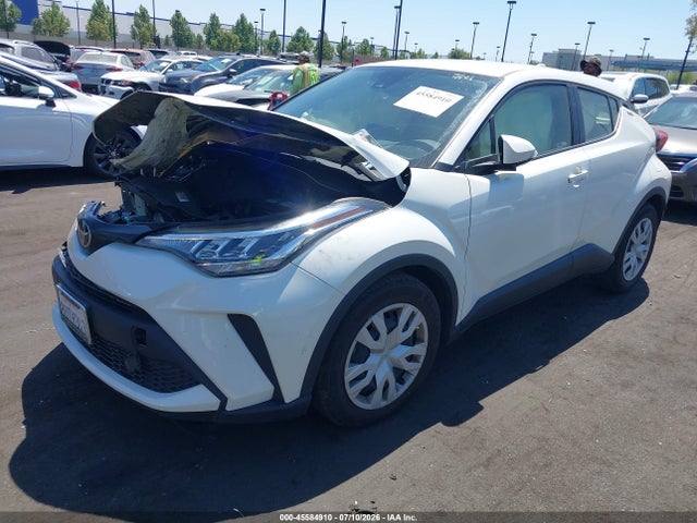 Toyota C-HR LE 2021 JTNKHMBX1M1098261 Image 2