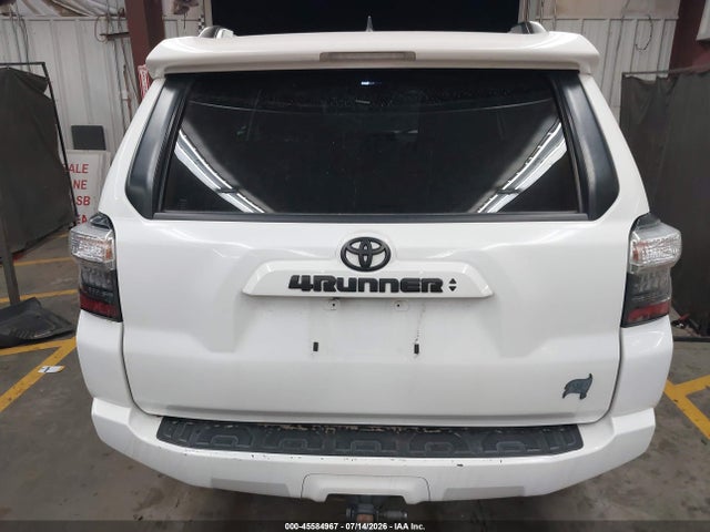 Toyota 4RUNNER SR5 2021 JTEMU5JR2M5933922 Image 17