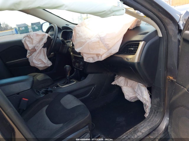 1C4PJLCX1JD606049 Jeep Cherokee Latitude Tech Connect Fwd