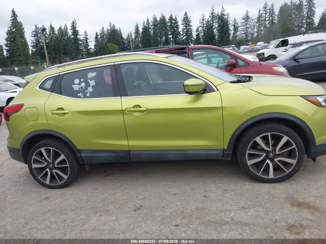 JN1BJ1CR2HW108962 Nissan Rogue Sport Sl