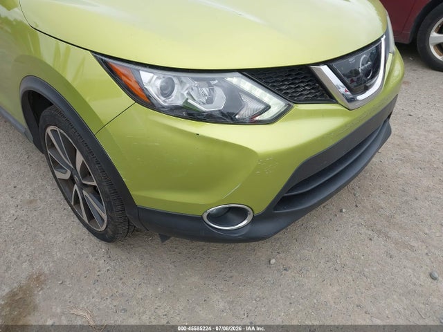 JN1BJ1CR2HW108962 Nissan Rogue Sport Sl