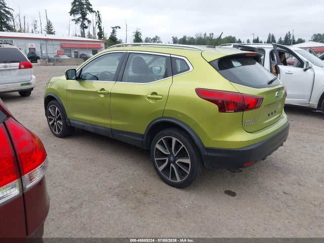 JN1BJ1CR2HW108962 Nissan Rogue Sport Sl