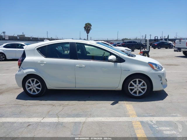 JTDKDTB36F1091607 Toyota Prius C Three