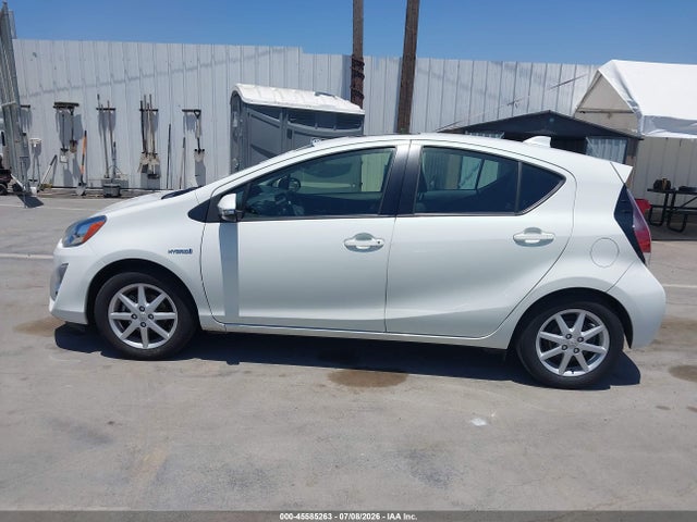 JTDKDTB36F1091607 Toyota Prius C Three