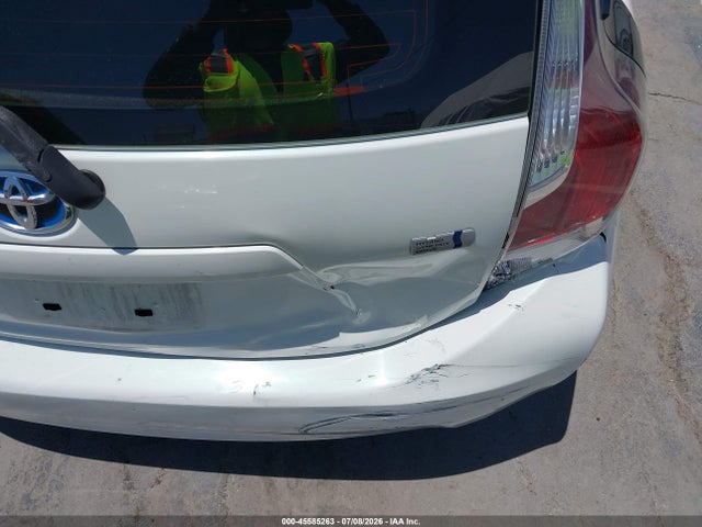 JTDKDTB36F1091607 Toyota Prius C Three