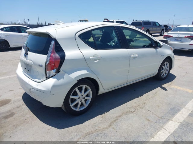 JTDKDTB36F1091607 Toyota Prius C Three