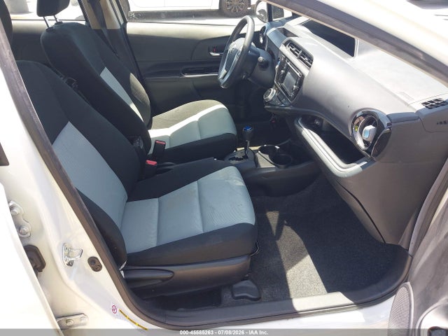 JTDKDTB36F1091607 Toyota Prius C Three