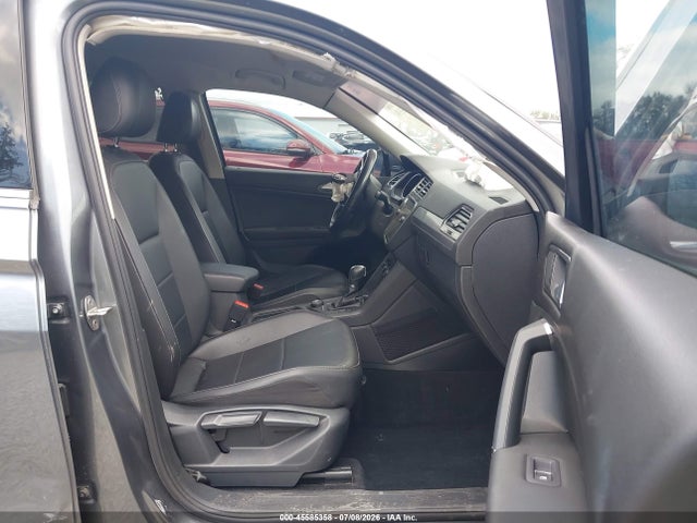 2018 Volkswagen Tiguan 2.0t Se/2.0t Sel მანქანა იყიდება აუქციონზე, vin: 3VV2B7AX1JM081047, აუქციონის ნომერი: 45585358