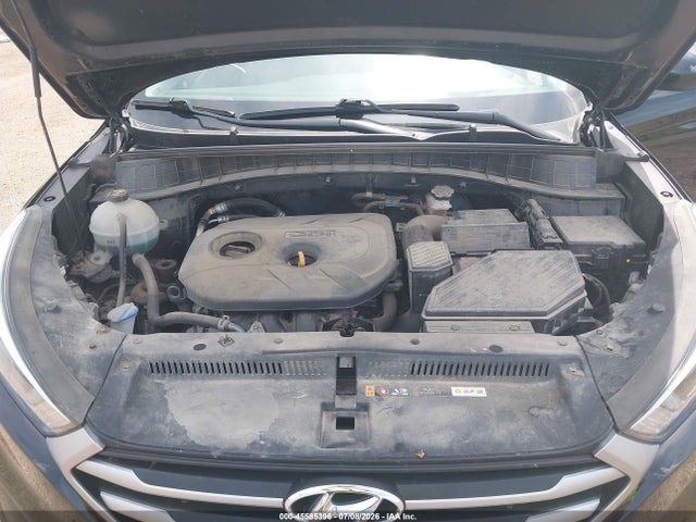 KM8J2CA40JU656111 Hyundai TUCSON SE