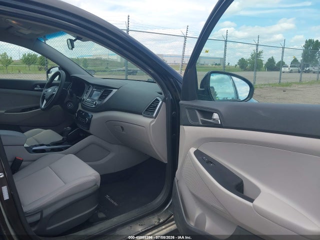 KM8J2CA40JU656111 Hyundai TUCSON SE
