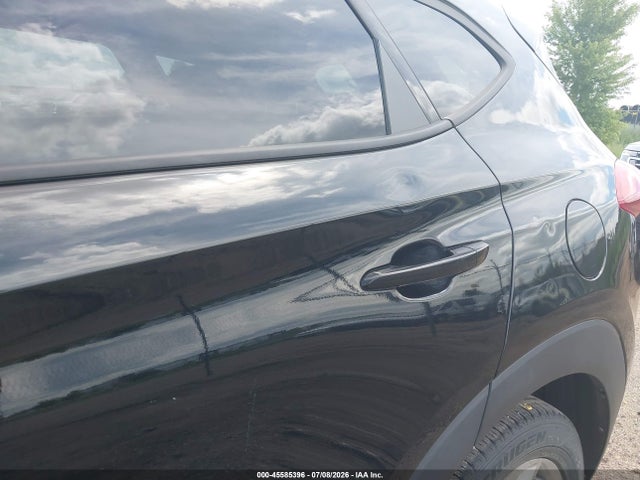 KM8J2CA40JU656111 Hyundai TUCSON SE