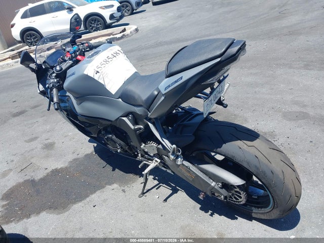 Продаж на аукціоні авто 2025 Kawasaki Zx636 K, vin: JKBZXJJ12SA027199, номер лоту: 45585481