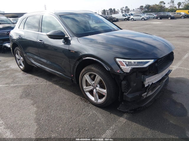 WA1LAAGE9KB010321 Audi E-tron Premium Plus