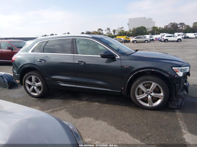 WA1LAAGE9KB010321 Audi E-tron Premium Plus