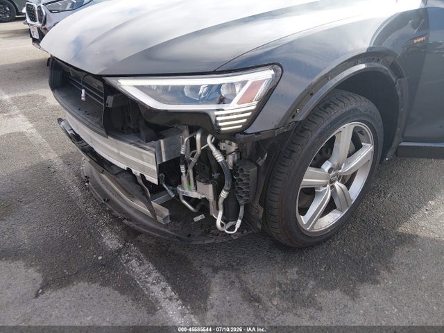 WA1LAAGE9KB010321 Audi E-tron Premium Plus