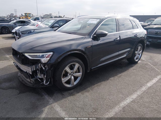 WA1LAAGE9KB010321 Audi E-tron Premium Plus