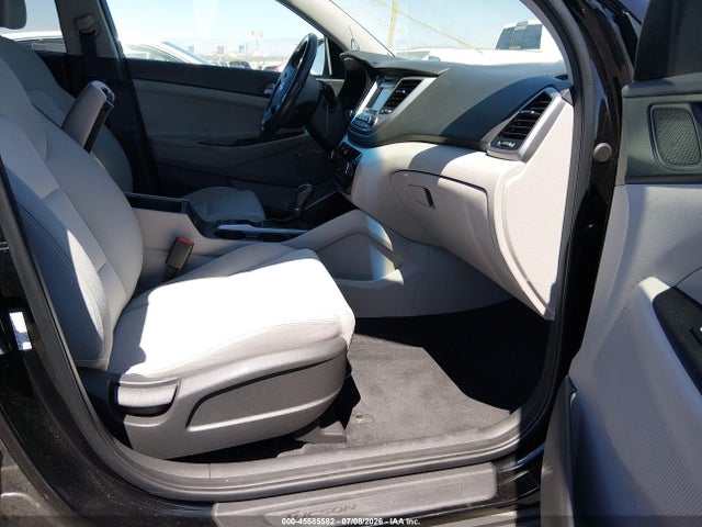 45585582 :رقم المزاد ، KM8J33A21HU568853 vin ، 2017 Hyundai Tucson Value مزاد بيع