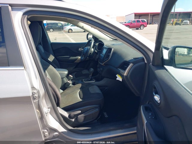 1C4PJLCB0JD561545 Jeep Cherokee Latitude Fwd