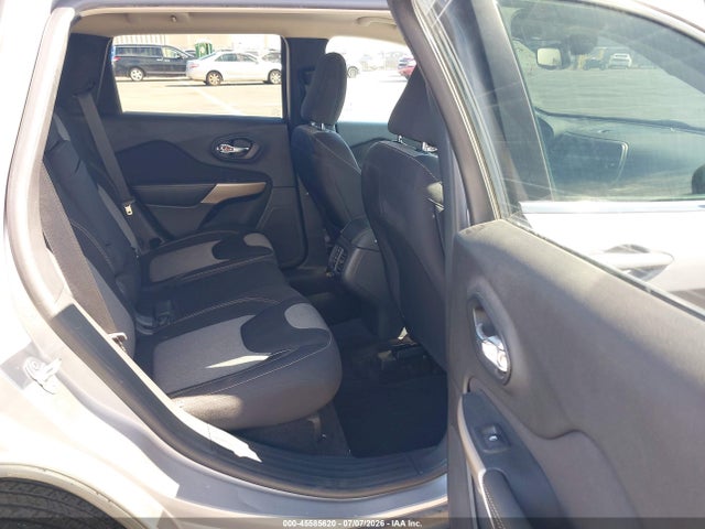 1C4PJLCB0JD561545 Jeep Cherokee Latitude Fwd