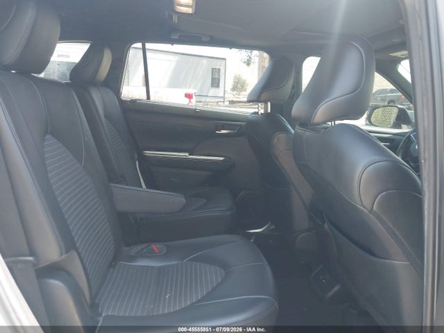 Toyota Highlander Xse 2021 5TDJZRAH2MS059038 Image 8