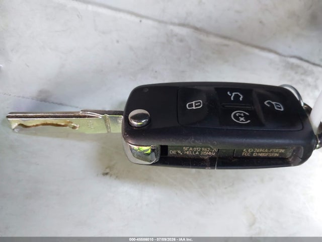 1VWBA7A3XJC024973 Volkswagen Passat 2.0t Se