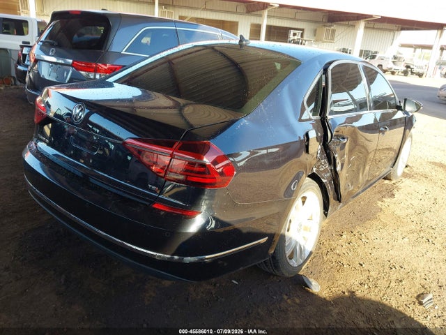 1VWBA7A3XJC024973 Volkswagen Passat 2.0t Se