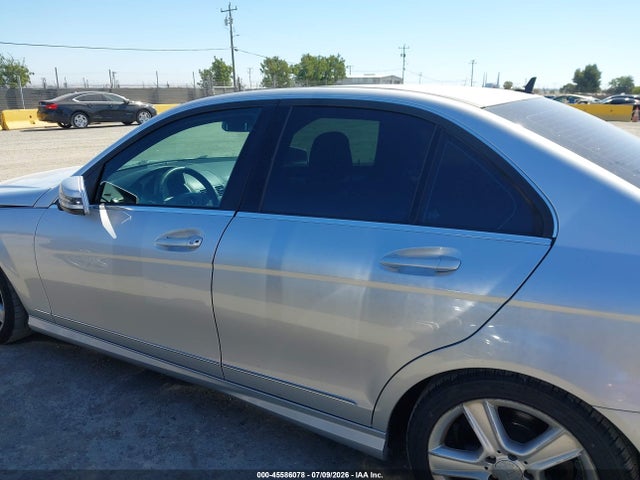 Продаж на аукціоні авто 2010 Mercedes-benz C 300 Luxury/sport, vin: WDDGF5EB8AF426172, номер лоту: 45586078