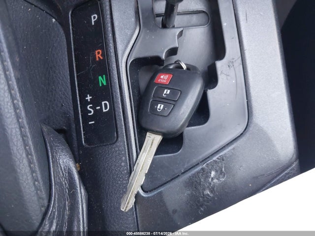 Toyota RAV4 LE 2017 JTMZFREV6HJ703560 Image 11