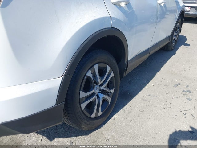 Toyota RAV4 LE 2017 JTMZFREV6HJ703560 Image 6