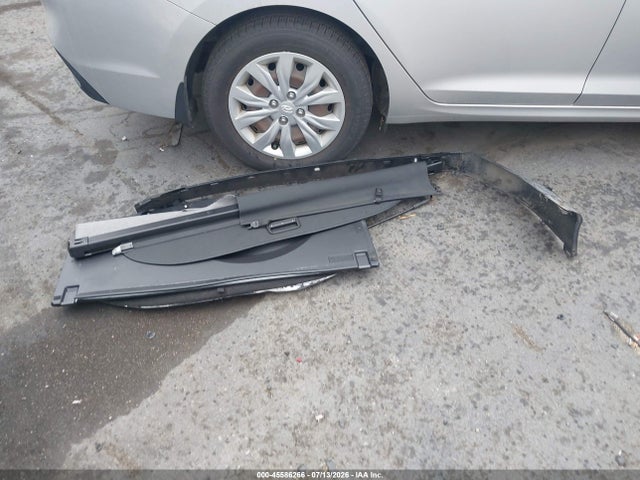 Toyota RAV4 LE 2018 JTMZFREV9JJ174143 Image 12