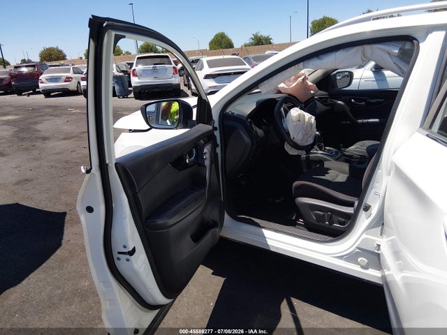 JN1BJ1CP4HW001815 Nissan Rogue Sport Sv
