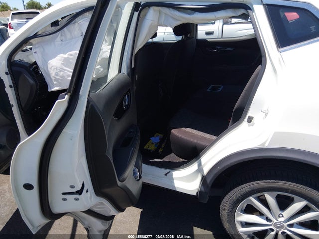JN1BJ1CP4HW001815 Nissan Rogue Sport Sv
