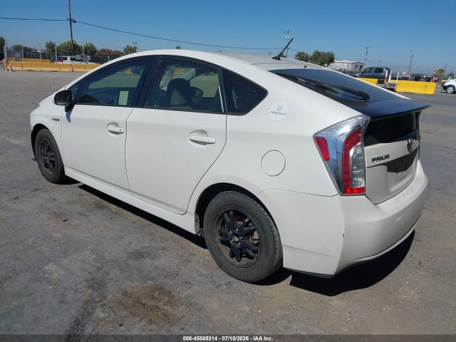 Toyota Prius Two 2015 JTDKN3DU9F0469072 Image 3