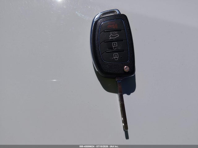 KM8SMDHF5GU151637 Hyundai Santa Fe Se