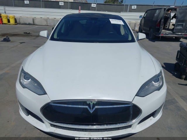 45586640 :رقم المزاد ، 5YJSA1CN9DFP23016 vin ، 2013 Tesla Model S مزاد بيع