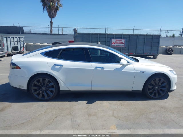 45586640 :رقم المزاد ، 5YJSA1CN9DFP23016 vin ، 2013 Tesla Model S مزاد بيع
