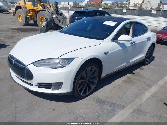 45586640 :رقم المزاد ، 5YJSA1CN9DFP23016 vin ، 2013 Tesla Model S مزاد بيع