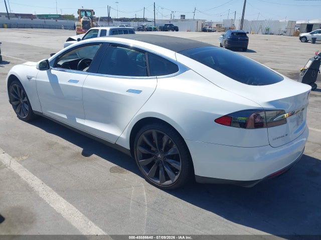 45586640 :رقم المزاد ، 5YJSA1CN9DFP23016 vin ، 2013 Tesla Model S مزاد بيع