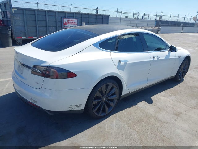 45586640 :رقم المزاد ، 5YJSA1CN9DFP23016 vin ، 2013 Tesla Model S مزاد بيع