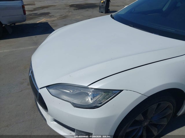 45586640 :رقم المزاد ، 5YJSA1CN9DFP23016 vin ، 2013 Tesla Model S مزاد بيع