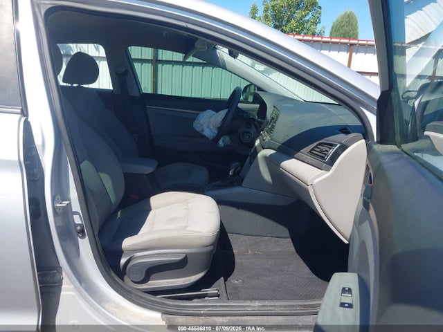 Hyundai ELANTRA SE 2018 KMHD74LF8JU468780 Image 5