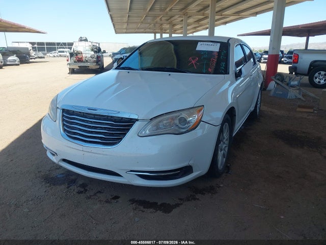 Chrysler 200 LX 2014 1C3CCBAB4EN170389 Image 2