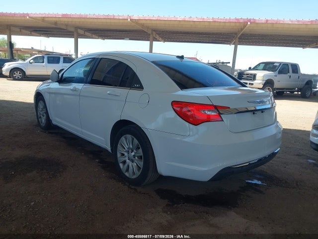 Chrysler 200 LX 2014 1C3CCBAB4EN170389 Image 3