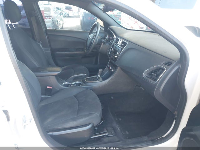 Chrysler 200 LX 2014 1C3CCBAB4EN170389 Image 5