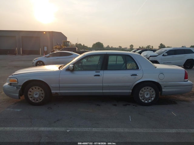 2003 Ford Crown Victoria Standard მანქანა იყიდება აუქციონზე, vin: 2FAFP73WX3X149364, აუქციონის ნომერი: 45587132
