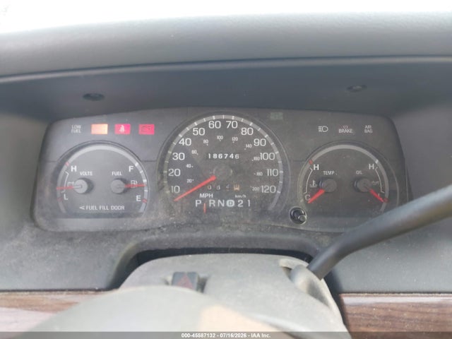 2003 Ford Crown Victoria Standard მანქანა იყიდება აუქციონზე, vin: 2FAFP73WX3X149364, აუქციონის ნომერი: 45587132