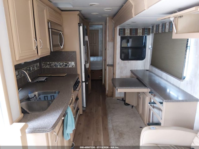 Ford F53 2015 1F66F5DYXE0A17002 Image 5